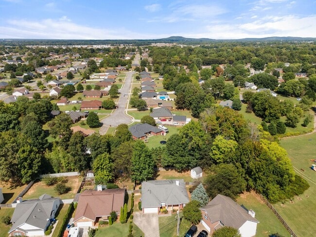 Building Photo - Great Location in the Heart of Madison!