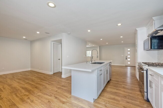 Building Photo - 348 La Mesa Ave