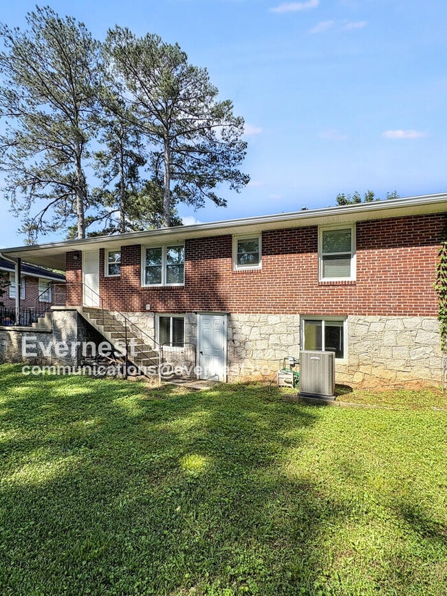 Building Photo - 2722 Harrington Dr