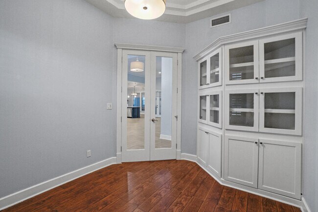 Building Photo - 6464 Snowheights Ct