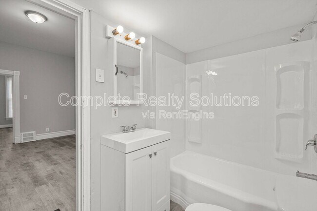 Building Photo - 4035 Schiller Pl