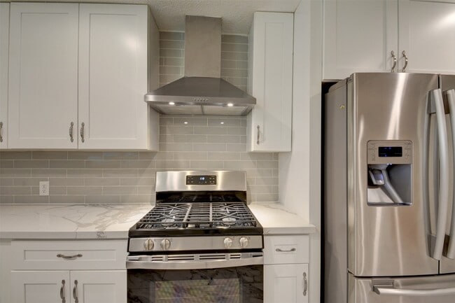 Building Photo - 5604 Whitehaven St