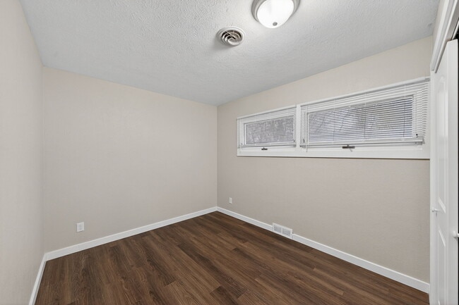 Building Photo - 336 Smith St