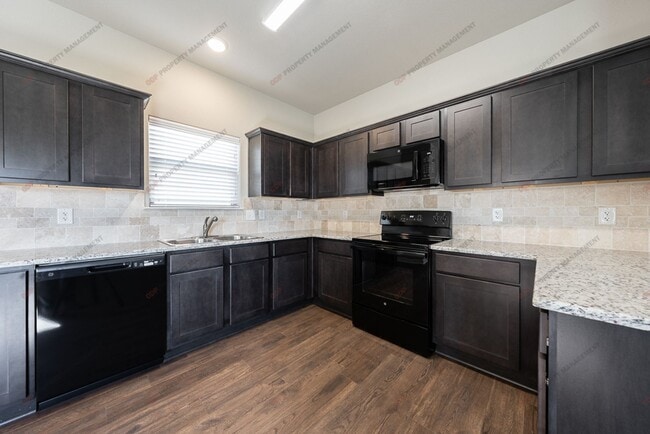 Building Photo - 1242 Lakeway Crossing Dr