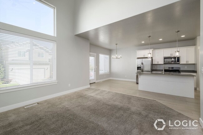 Building Photo - Beautiful Townhome for Rent!