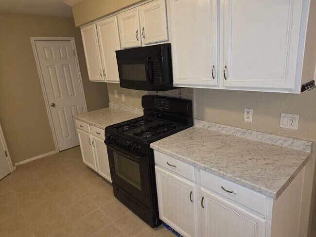 Building Photo - 502 Dewberry Dr