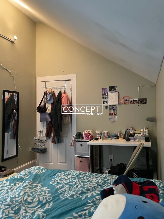 Building Photo - 12 Shepherd Ave