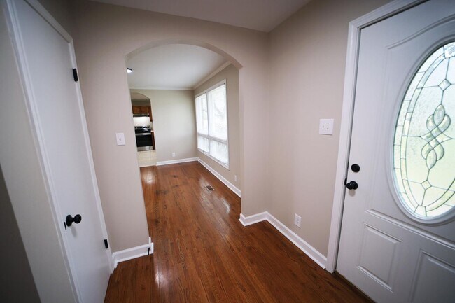 Building Photo - Charming Single-Story Home on a Spacious L...