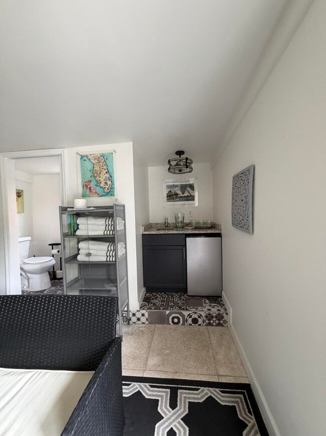 Building Photo - 515 Ardmore Rd