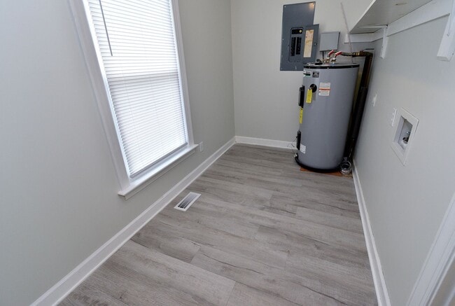 Building Photo - 505 E Birchwood Dr