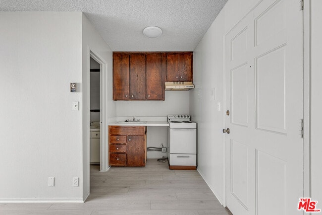 Building Photo - 1811 Parnell Ave