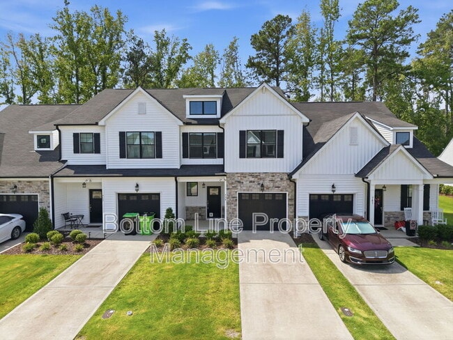 Building Photo - 739 Putney Hl Rd