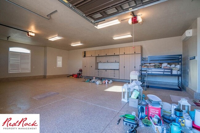 Building Photo - Stunning Fully Furnished 4 Bedroom Home. Community Pool & Mini Golf!