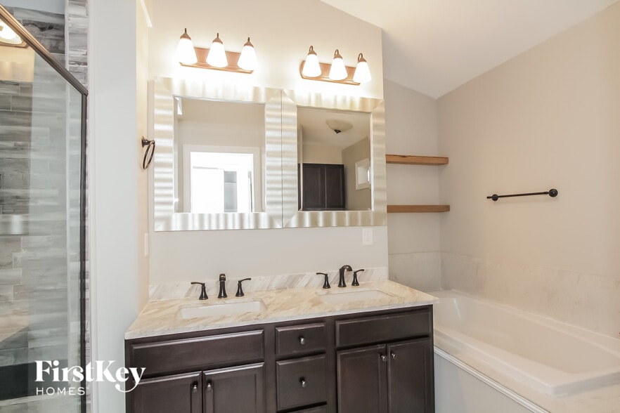 Building Photo - 7879 Smith Pond Dr