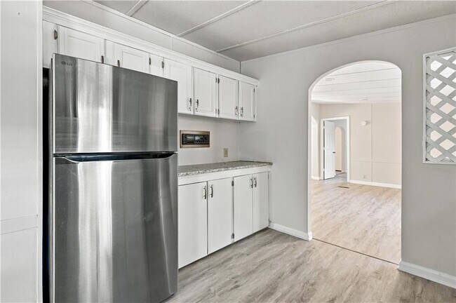 Building Photo - 8155 Knight Ln
