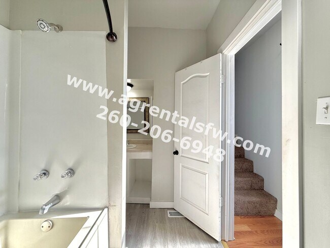 Building Photo - 1915 Ellen Ave