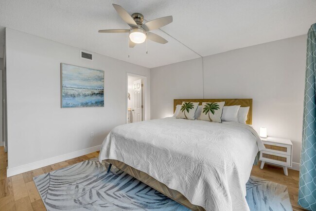 Building Photo - New Smyrna 2BD/2BA Beach Condo in Waterfront Community!