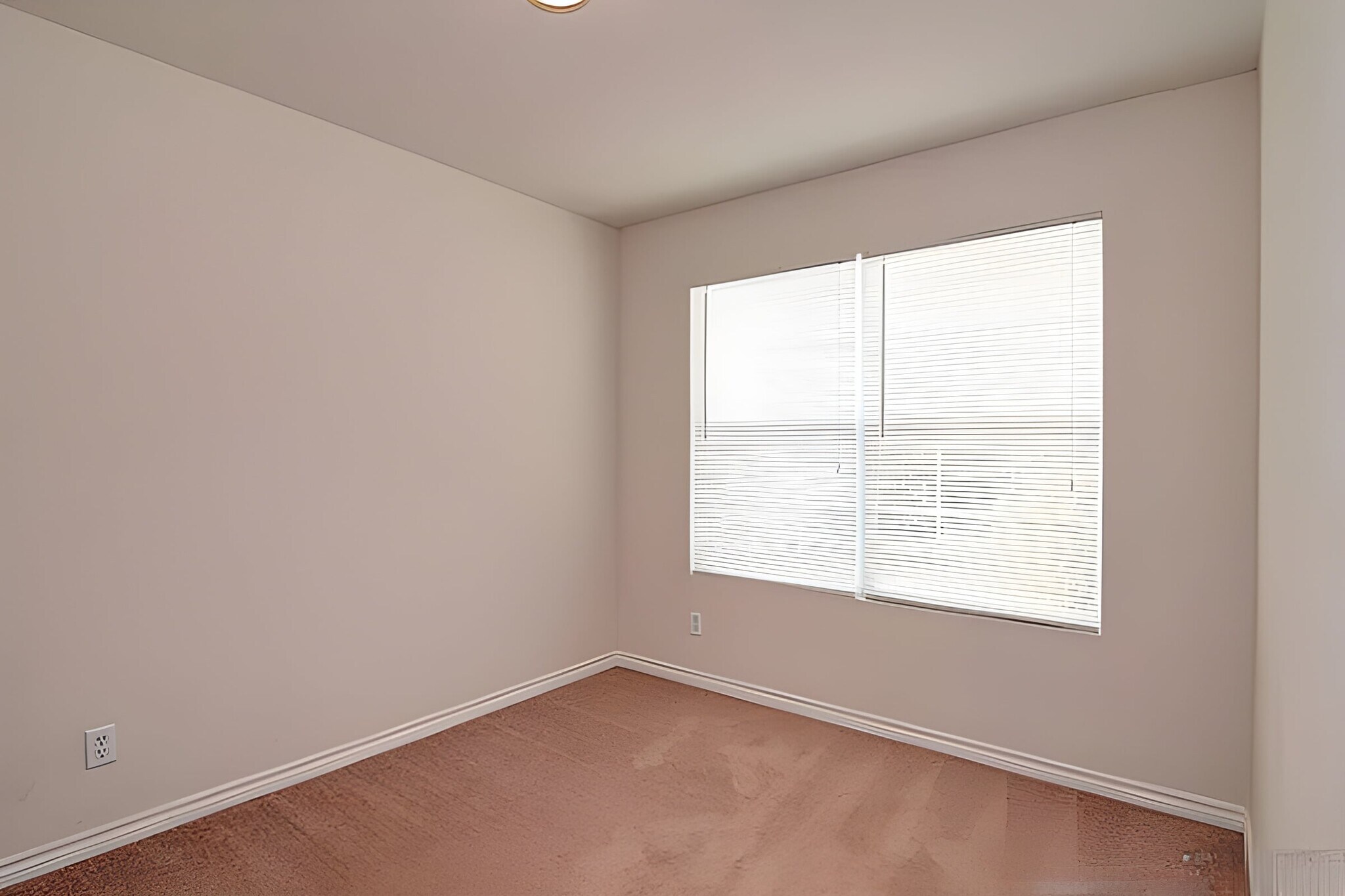 Building Photo - 7818 Kingsbury Wood