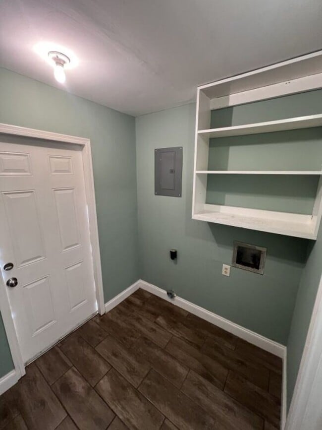 Building Photo - Beautiful 3-Bedroom, 1.5-Bath Home in Bake...