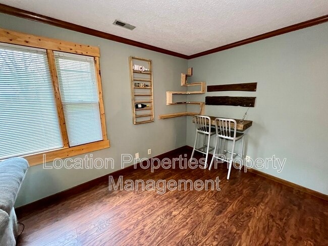 Building Photo - 2113 Atchison Ave
