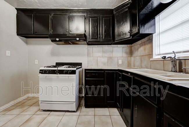 Building Photo - 1506 NE 43rd St