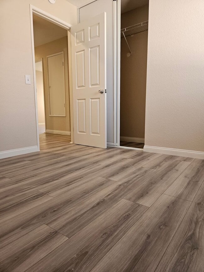 Building Photo - 4 Bedroom Adelanto Home