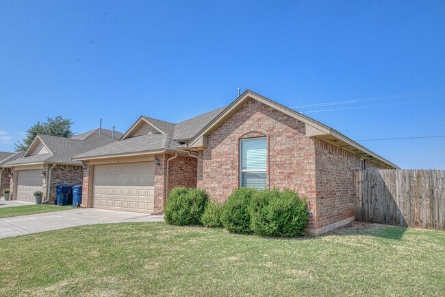 Building Photo - 11141 SW 39th Ct