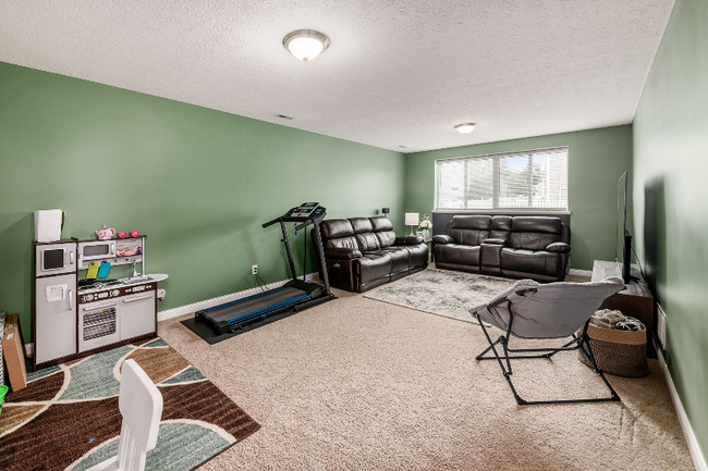 Building Photo - 6138 Longwood Dr