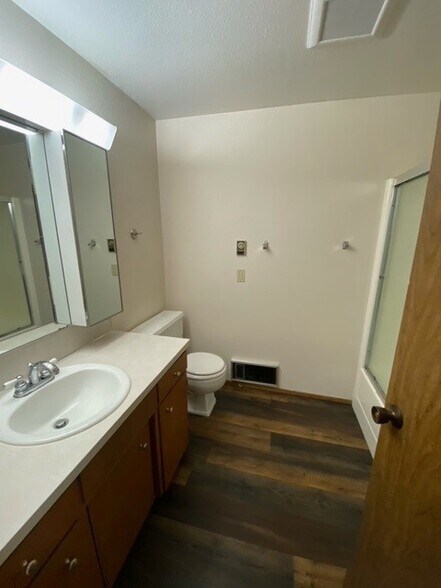 Building Photo - 107 La Villa Dr