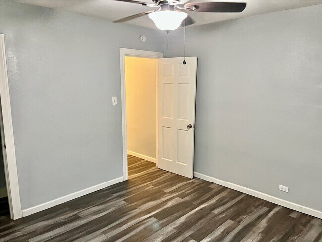 Building Photo - 106 N Eastwood St