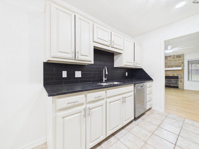 Building Photo - 5213 Air Force Dr