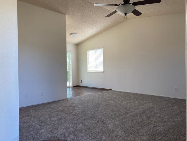 Building Photo - Upcoming vacancy!  Well maintained home on...
