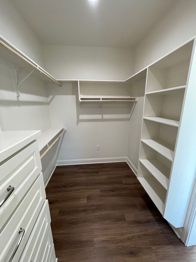 Building Photo - Beautifully Maintained New Build in Midway...
