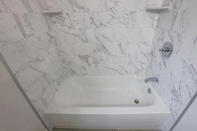 Building Photo - Beautiful 3 Bedroom 1.5 bath Move-In Ready!