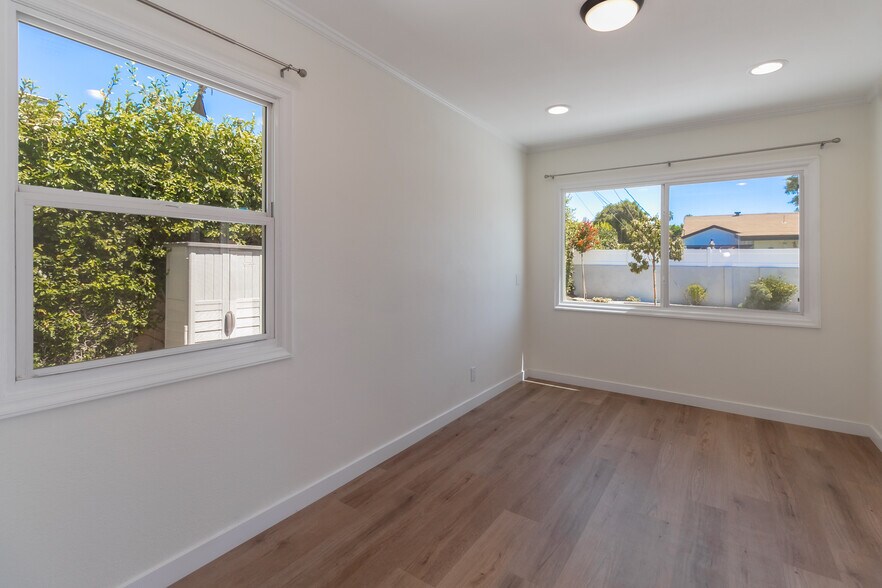 Building Photo - 11000 Gaviota Ave