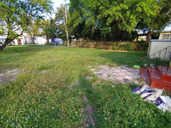 Building Photo - 1465 NE 149th St