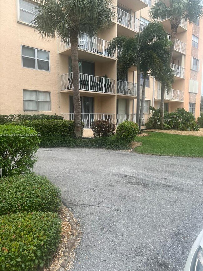 Building Photo - 500 Executive Center Dr