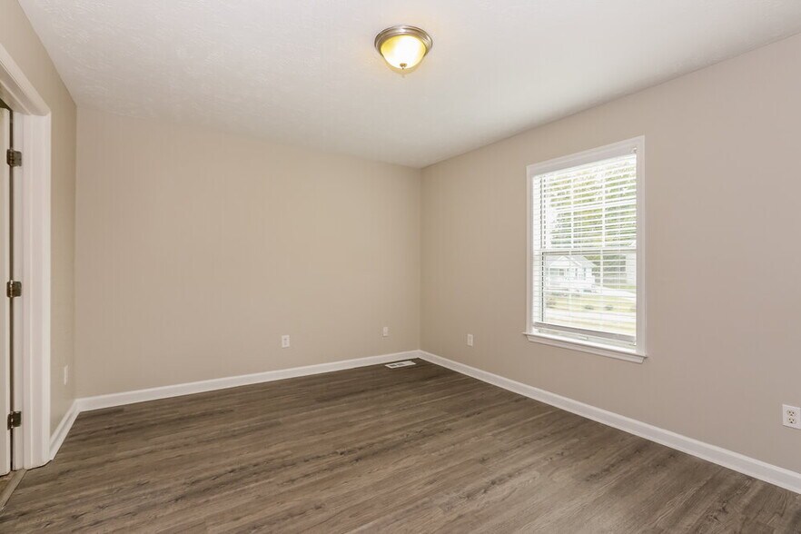 Building Photo - 425 Jonesboro Ct