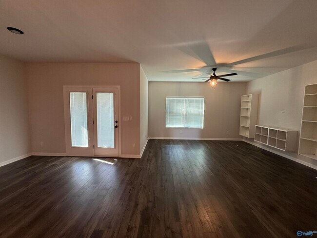 Building Photo - 16205 Glenncrest Ln