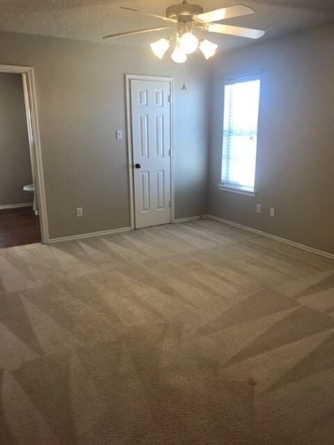 Building Photo - Comfortable & Convenient Living