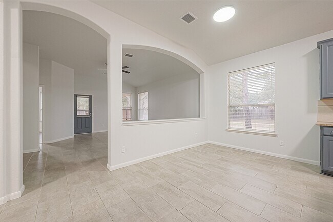 Building Photo - 6406 Applewood Forest Dr