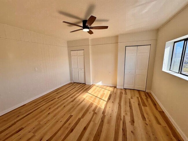 Building Photo - 1332 Goettmann St