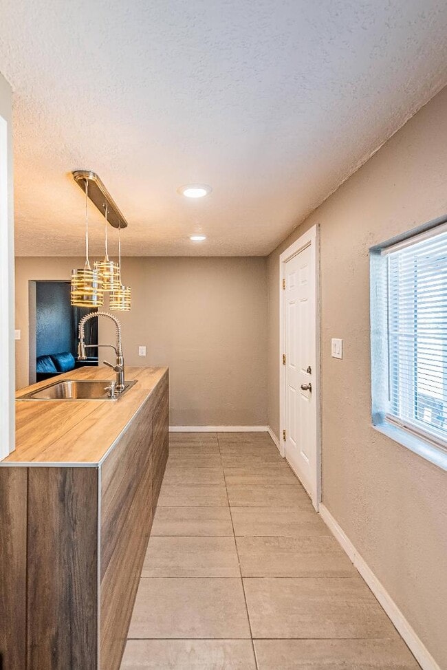 Building Photo - 268 Osuna Rd NW