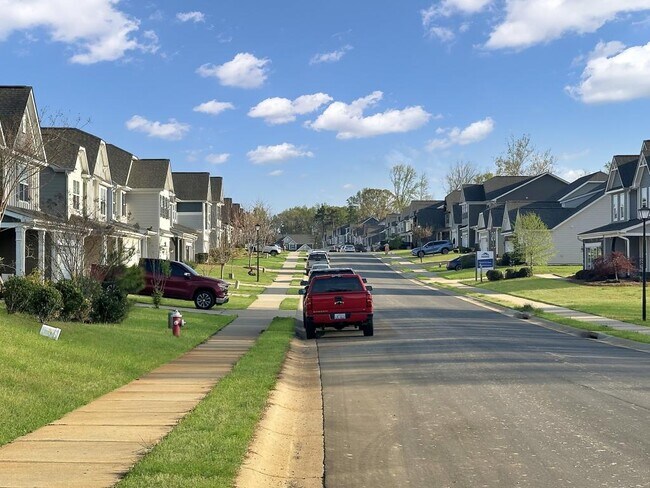 Building Photo - 1102 Dartmouth Dr