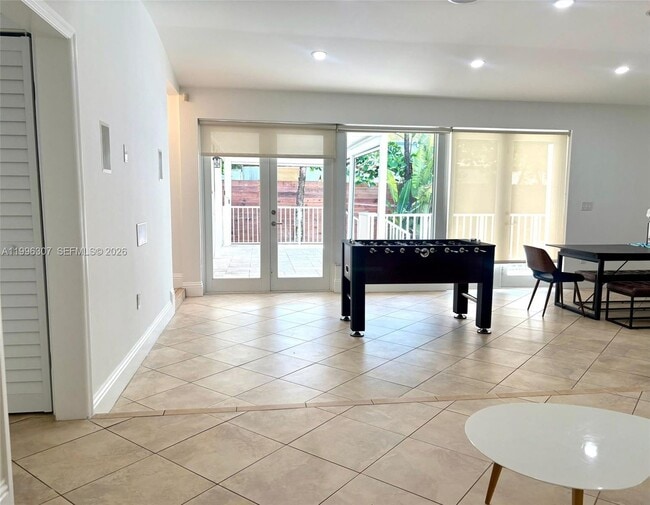 Building Photo - 4190 Pamona Ave