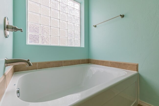 Building Photo - Inviting 4 Bed 2 Bath Home - Solar Panels & In The Golf Course Area!