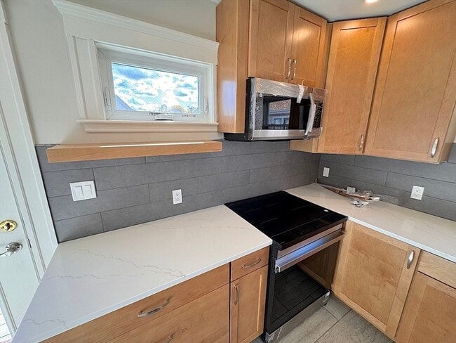 Building Photo - 14 White St