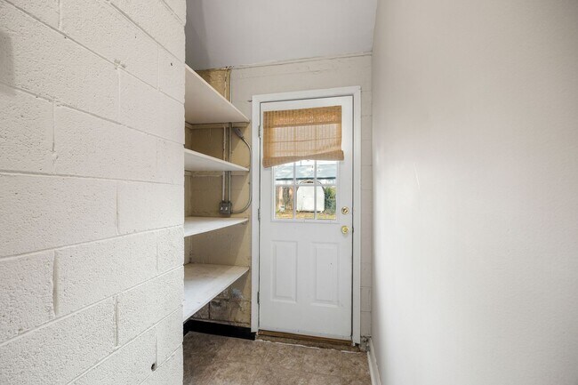 Building Photo - 2506 Kenmore Rd