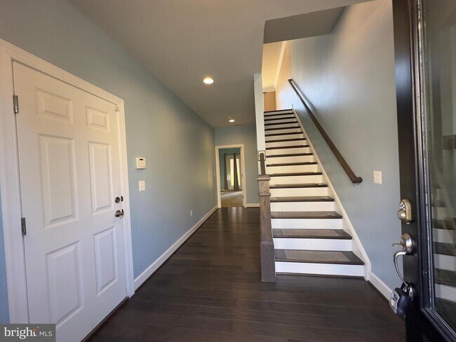 Building Photo - 3697 Ambrose Hills Rd