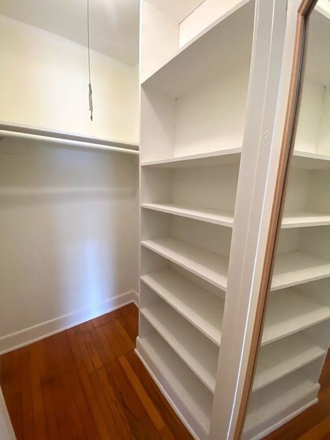 Building Photo - Rosedale Charmer - Wood Floors  - 1 BD / 1BA - W/D - Patio - Covered Parking - $1500